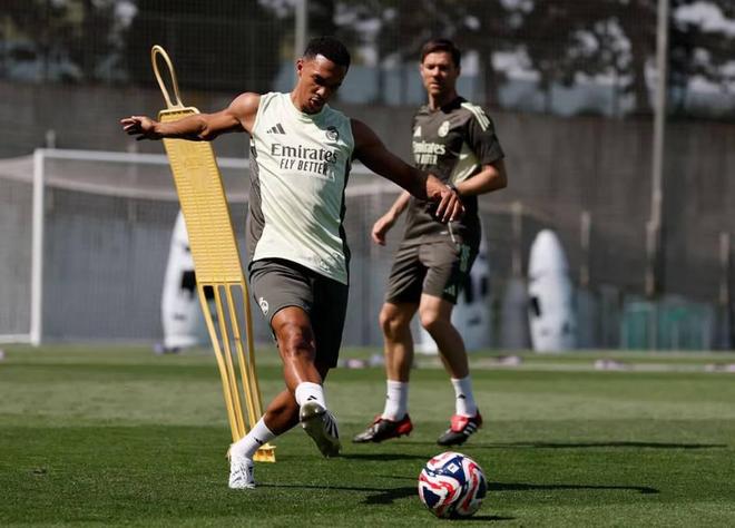 爱游戏体育赛事科维托娃遭遇十二持续失利，皇家马德里教练压力巨大！