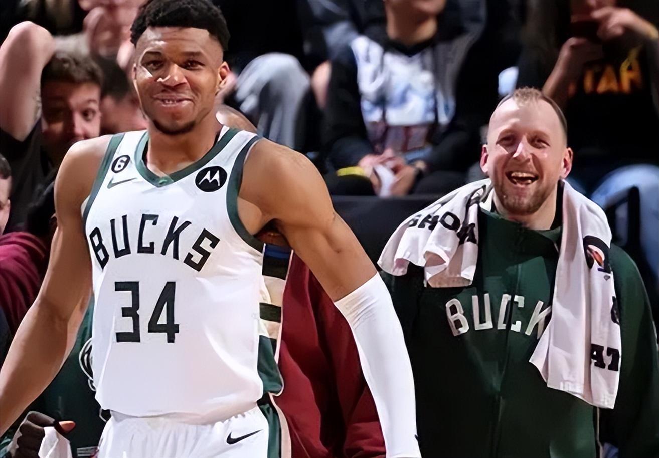 爱游戏体育竞猜包含字母哥重要时刻夺冠，独行侠带队取胜！观众掌声雷动的词条