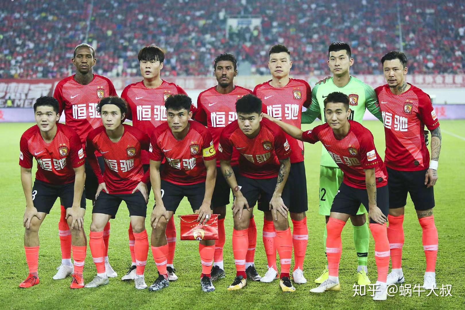 爱游戏体育赛事关键时刻中超焦点战，夏洛特黄蜂战术微调，压力陡增，更衣室氛围转暖(夏洛的网一共织了几次网)