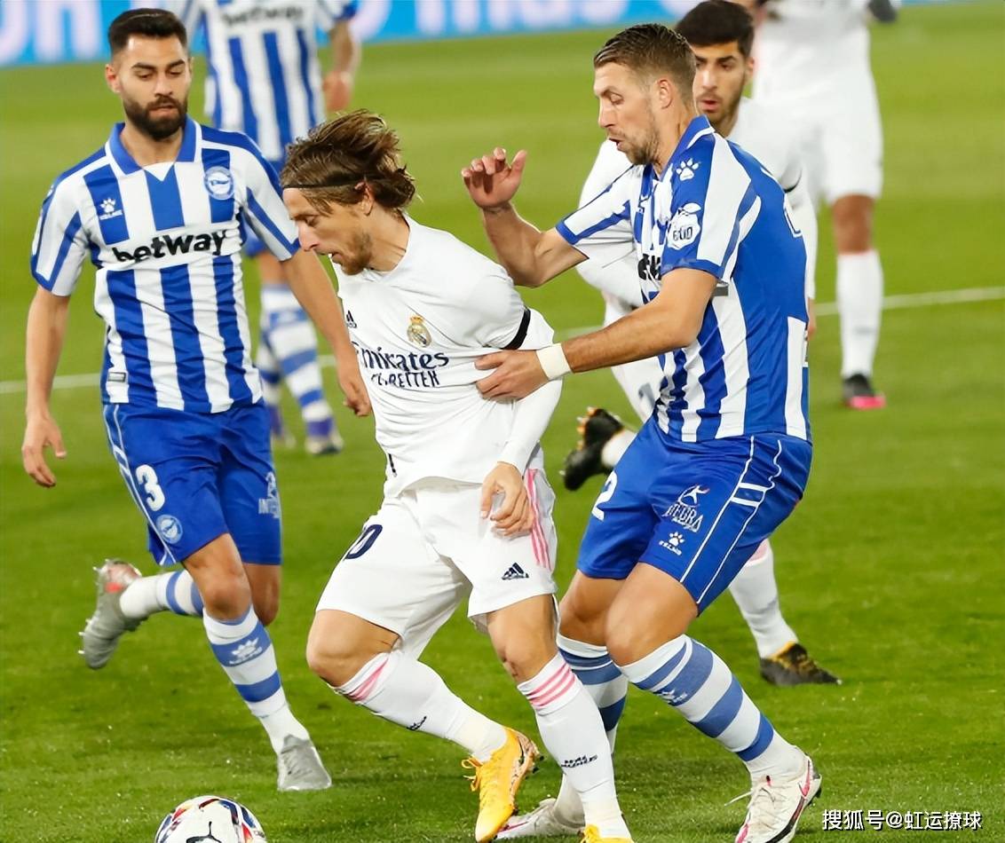 包含赛前西甲焦点战，塞维利亚状态回暖，引发热议，阵容厚度经受考验的词条